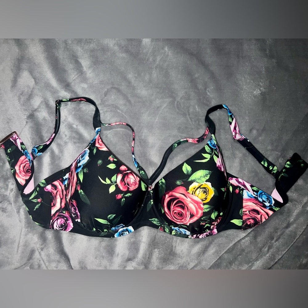 Bathing suit top fits 34”+ bust with at least DD cup